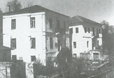 Σπίτια της Τσαγκαράδας με νεοκλασικά στοιχεία